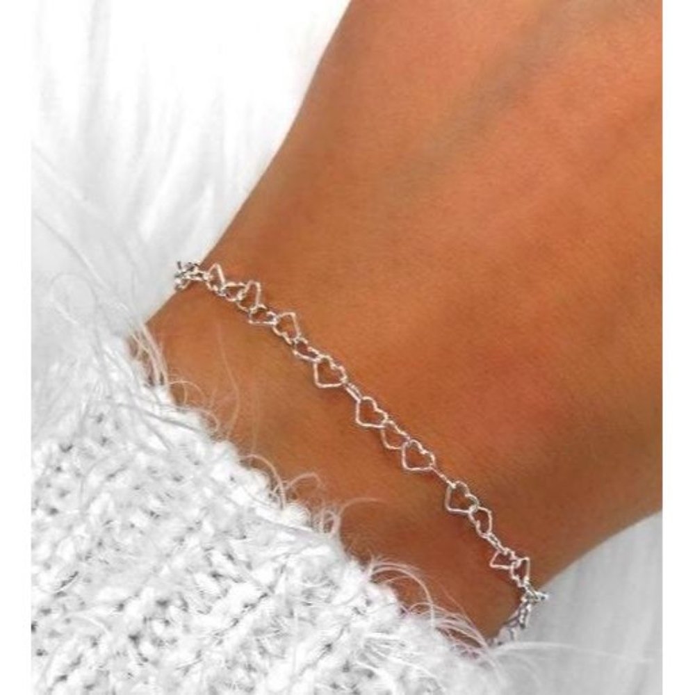 ❤18k White Gold Dainty Minimalist Heart to Heart Everyday Tennis Bracelet!!!❤
